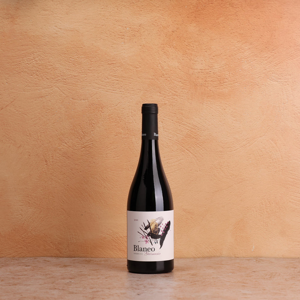 A bottle of Pagos de Aráiz Blaneo Garnacha 2021 750ml Red Wine