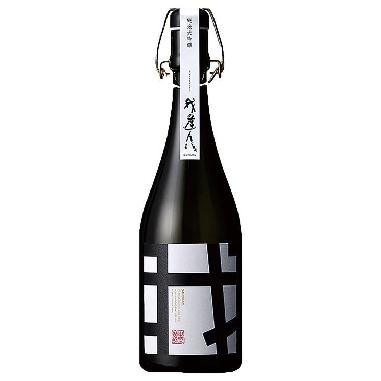 A bottle of Kunizakari Gahoujin Junmai Daiginjo 720ml