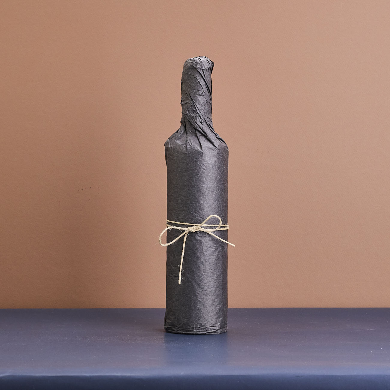 ITM541870 Mystery Single Bottle Burgundy Sloping Shape Transparent