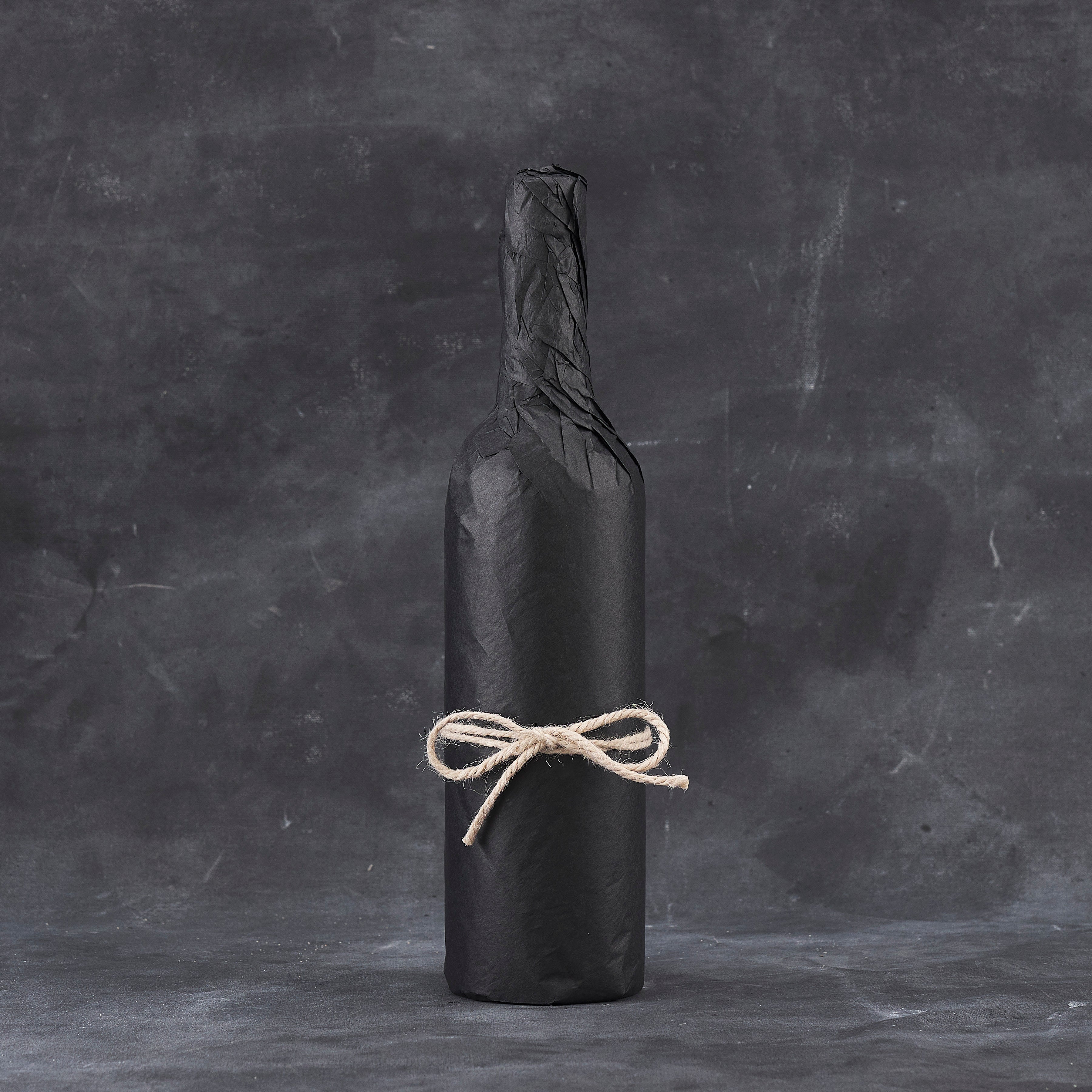 ITM598590 Mystery Single Bottle Burgundy Sloping Shape Transparent